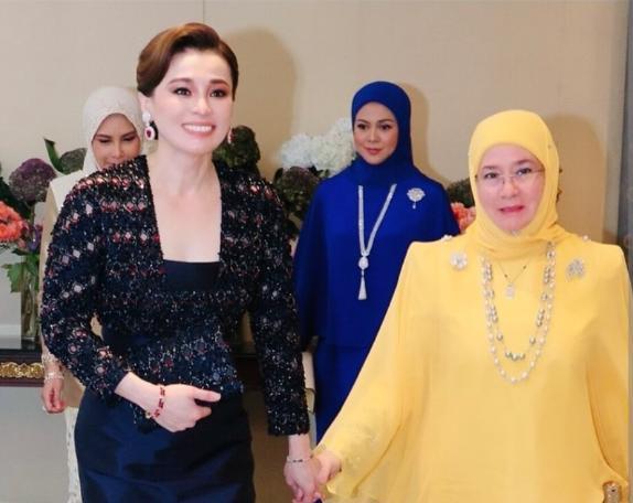 泰国王后苏提达以“全能”闻名，不仅曾为专业空姐，更能亲自驾机，展现独特活力。从平