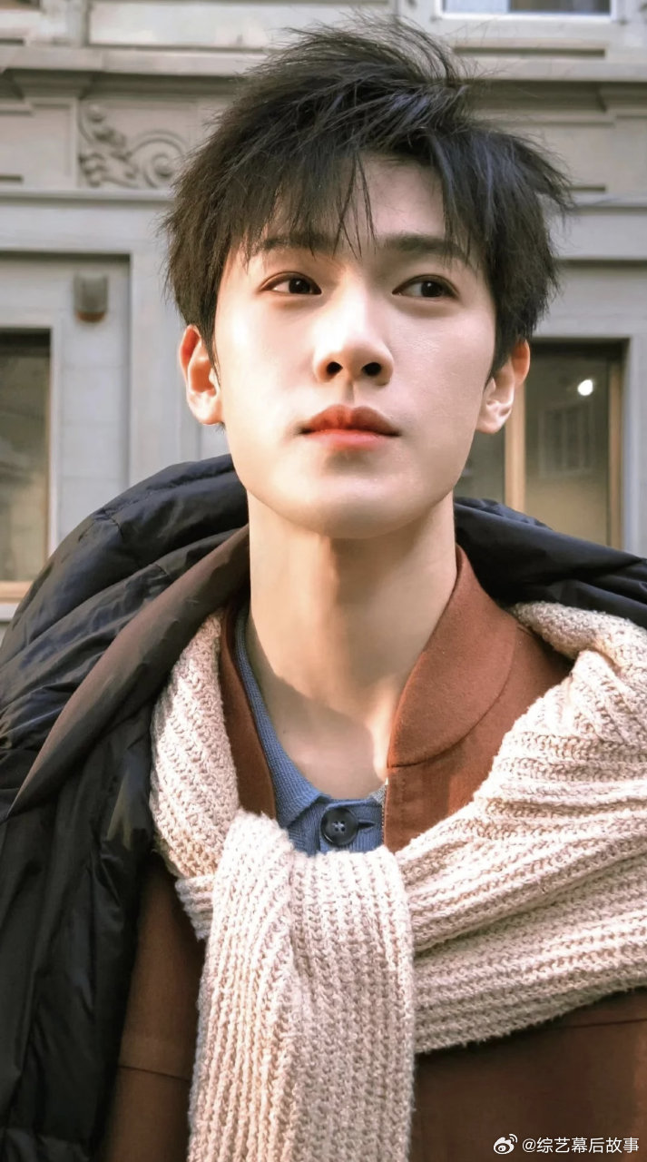 李昀锐宋雨琦 我和我的e人朋友 全场社交靠雨琦，小林负责乖巧站定，这画面简直是我