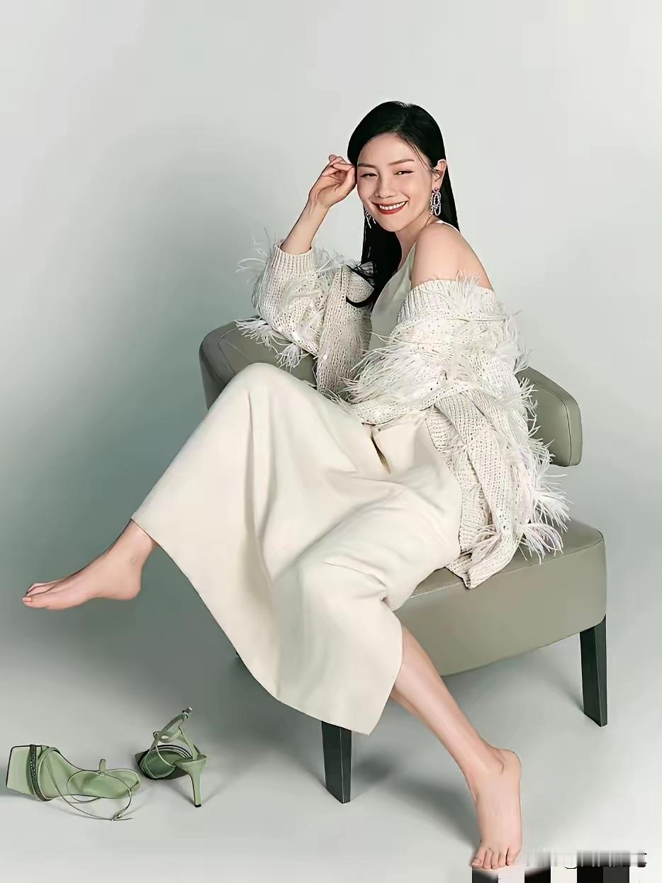据说沙溢的老婆胡可既是个好演员，还是个文化底蕴深厚的学者，两人感情至深，婚后育有