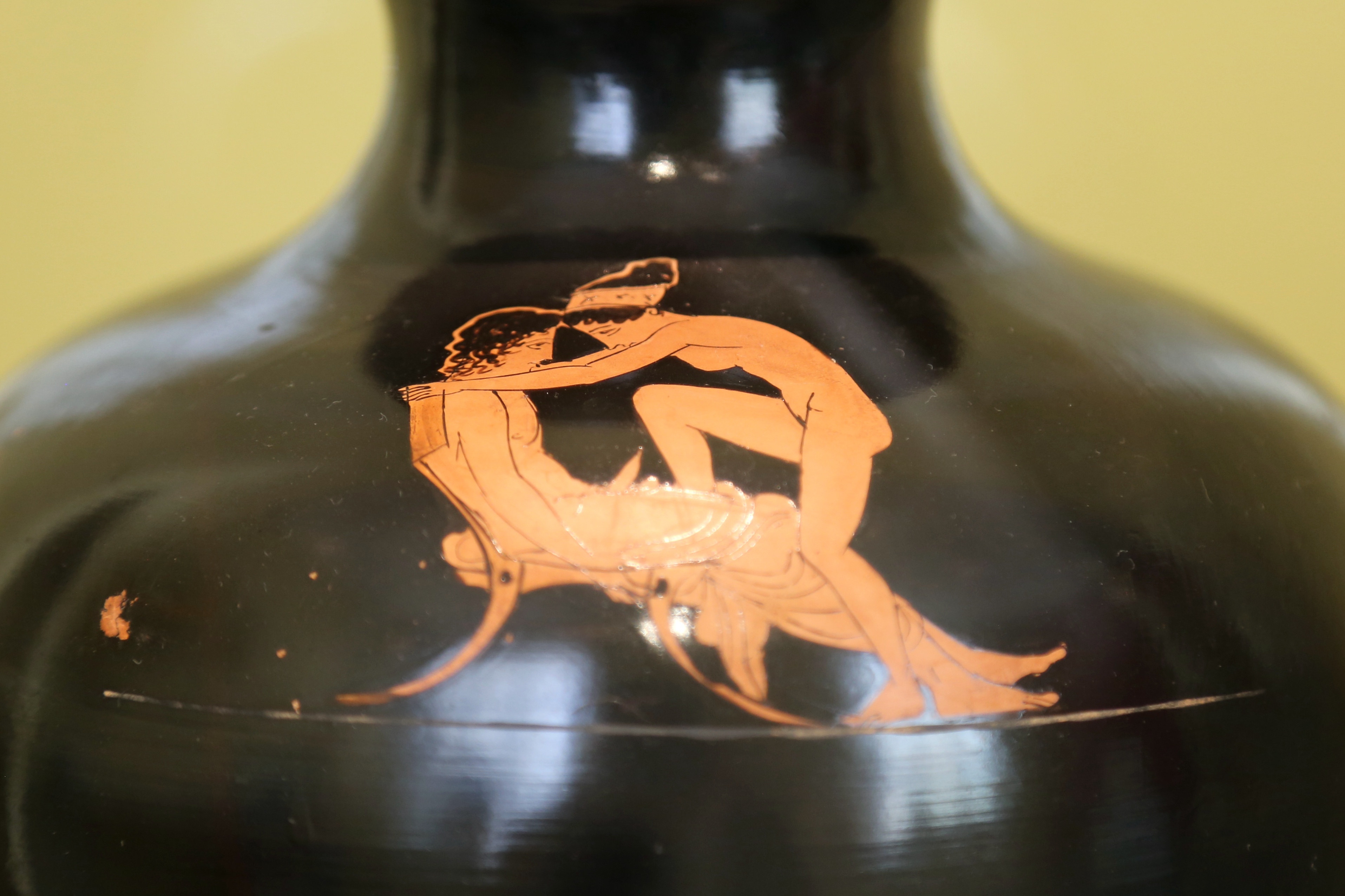 柏林老博物馆藏约公元前430年左右意大利Lokri地区制作的彩绘黑陶罐. 场景暧