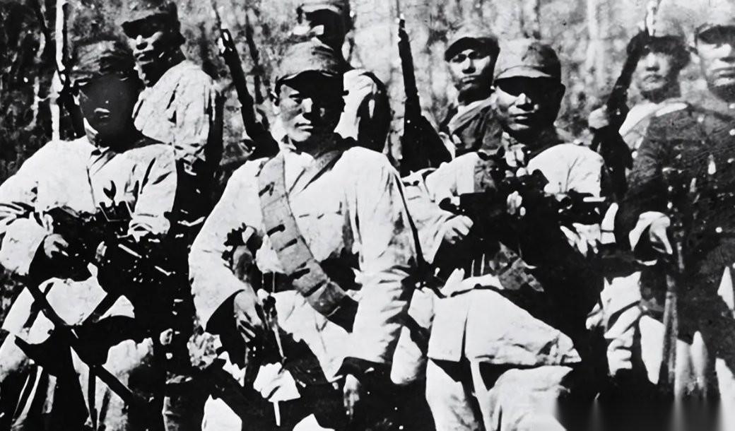 抗联在东北坚持了14年，为啥到了1940年，突然就撑不住了？
这事儿真不能全怪关