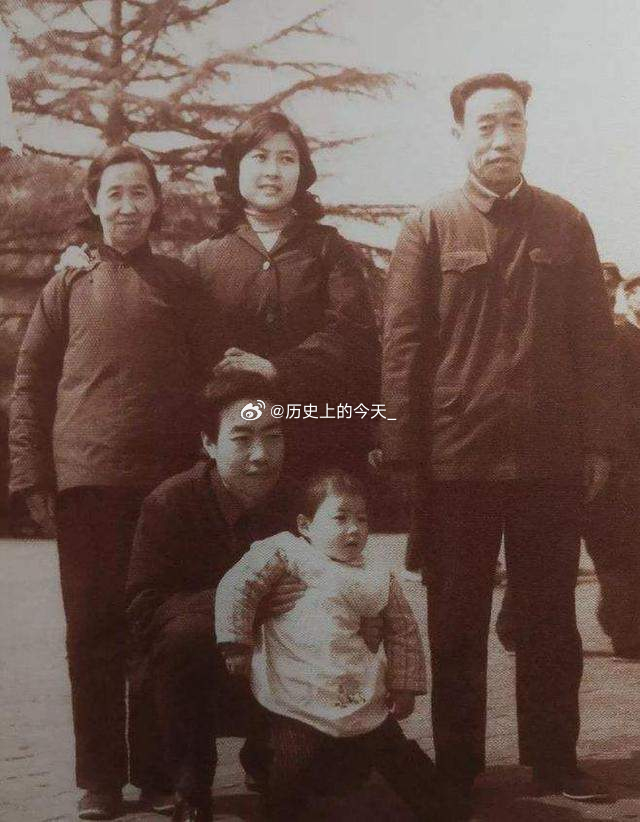 #文史资料#著名作家贾平凹先生痛说反革命家史：“文革”的时候，我父亲被打成“历史