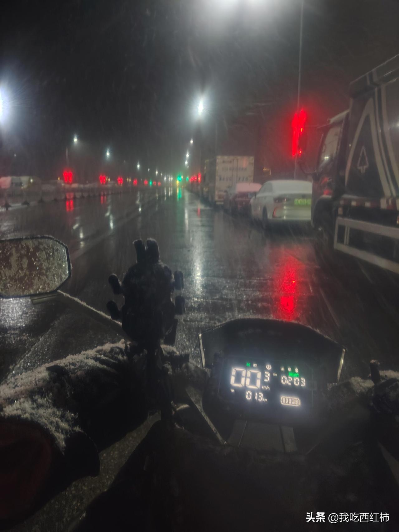 你妈妈知道凌晨你在北京淋着大雪送外卖吗
在北京跑外卖94天
2026年2月26日