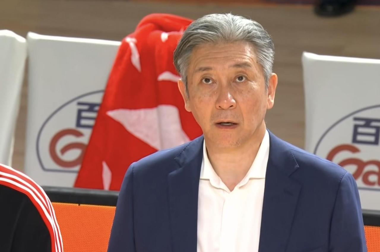 全靠外援打！今晚新疆男篮与深圳男篮上半场比赛结束后，虽然深圳男篮已经58：52领