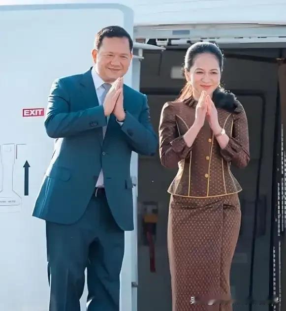 洪玛奈的妻子碧占莫妮并非是“花瓶”，这位富家千金拥有博士学历，经营着自己的企业，