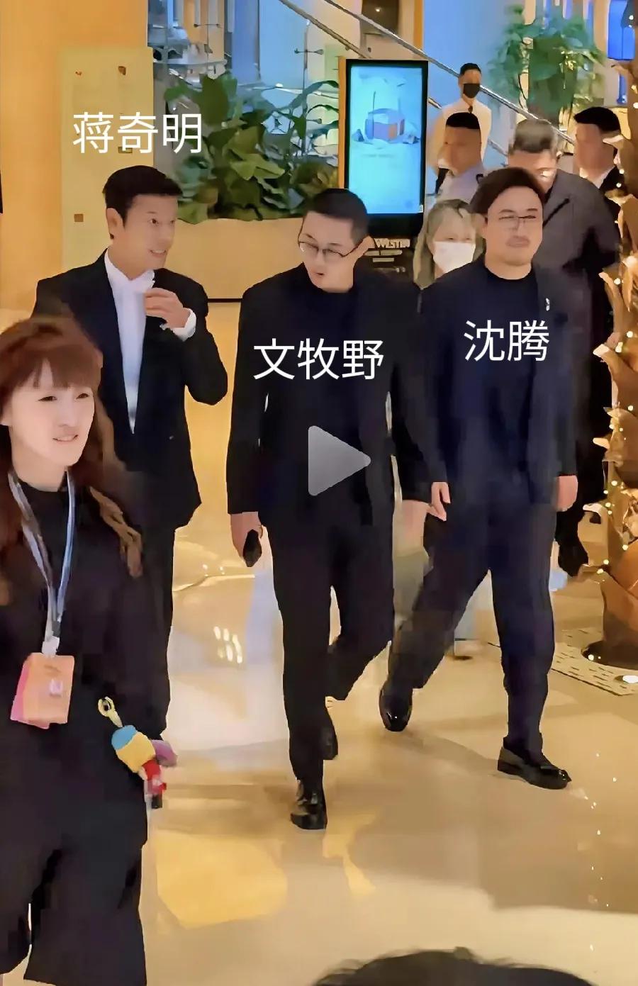 文牧野导演说：“龙餐馆，已经正式启动海外发行了”。
网友说：“这很勇敢，拍了一部