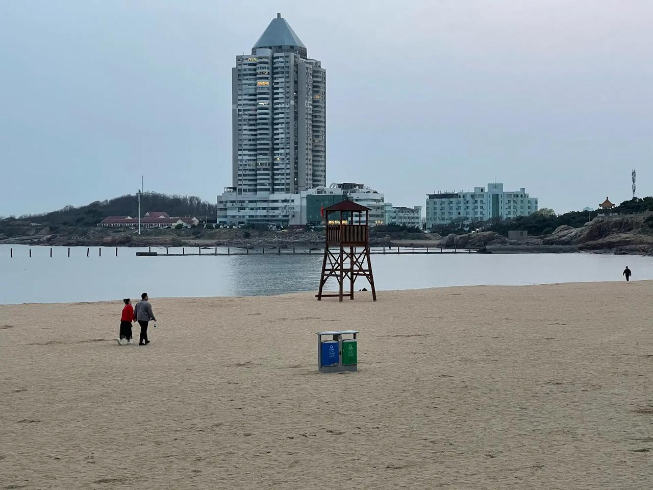 于海青：为何说到青岛不去八大关等于没去？ 八大关在青岛拥有独特的地位，不仅仅是因