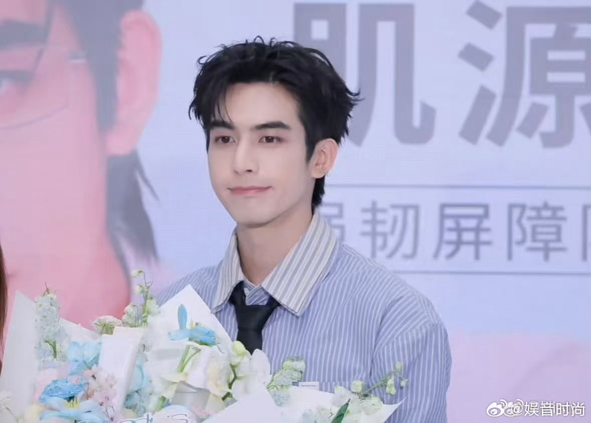 亲眼见到宋威龙的震撼宋威龙粉丝号召力 亲眼见完只记得他眼神里的温度，青春活力与温
