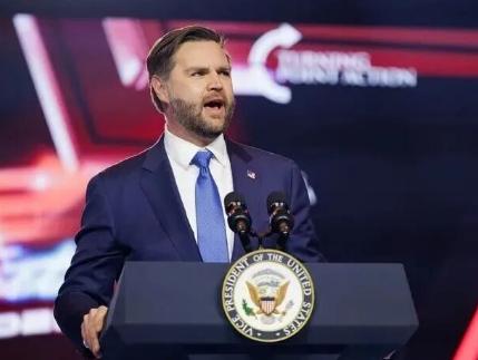 反噬到了！马杜罗刚被美国拿下，美国副总统万斯住宅就被袭击了。
 
在马杜罗被抓走