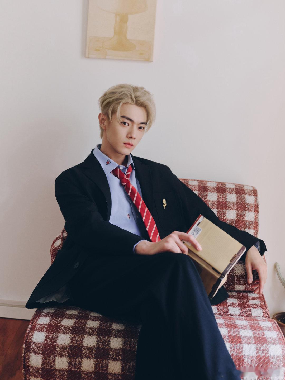 内娱出真人版猫和老鼠了方圆八百米定档 哇塞！《方圆八百米》定档的消息一出来，我就