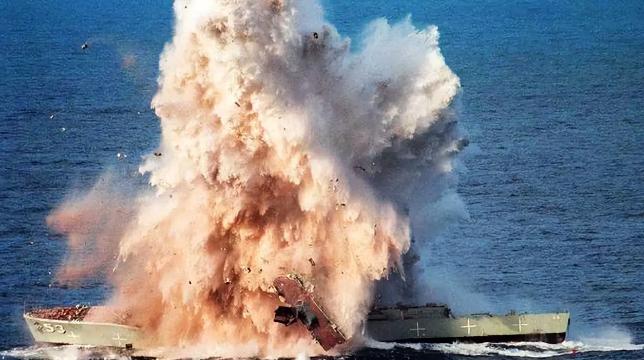 特朗普开炮了！真的是开炮！阿曼湾，一艘从中国返航伊朗的货轮，被美军驱逐舰一炮轰穿