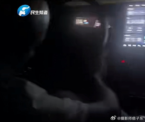 司机高速上睡了6次乘客录下全程对于这种能直接歪头睡着的，咱们能不能把处罚力度加大