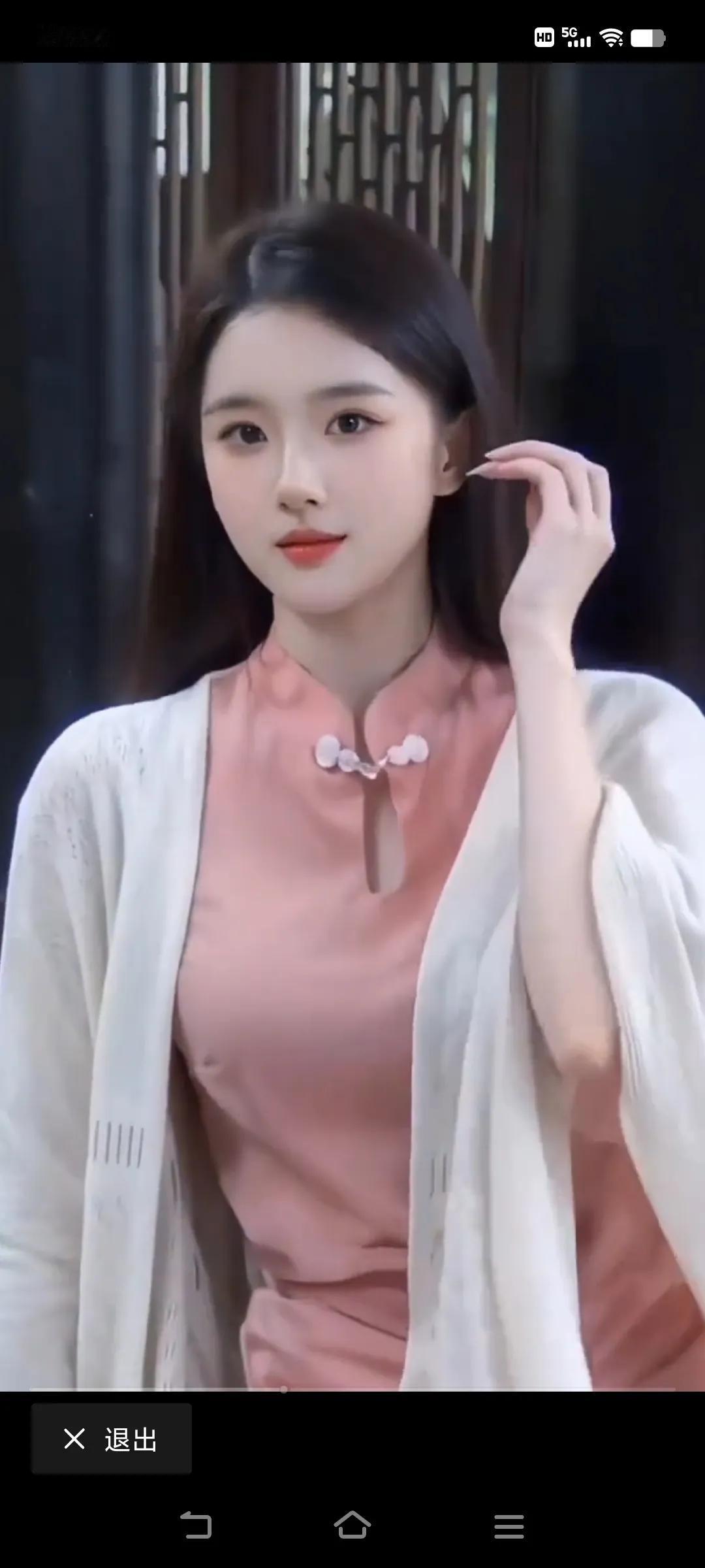 #有哪些美女让人过目难忘？#这气质，这身材，这笑容，简直是太美了，过目一下子能忘