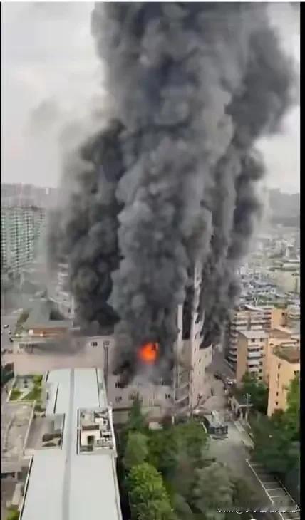 晚上6点多起火，凌晨3点结束，最终还是农民工扛下了所有的耻辱和不平，16个人没了