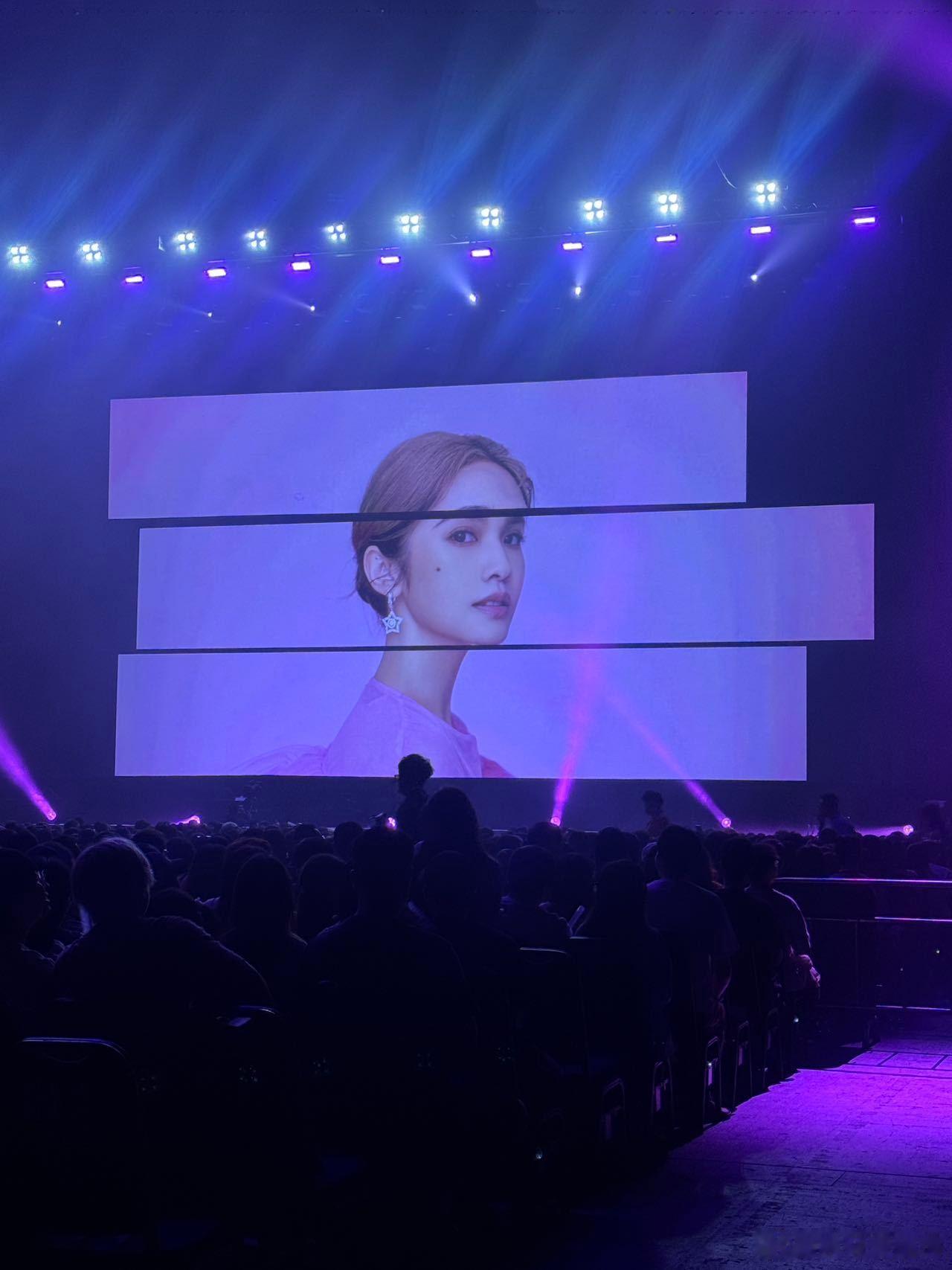 杨丞琳香港演唱会 杨丞琳香港演唱会唱到12点，演唱会结束的时候，大家都舍不得离场