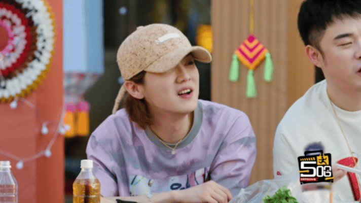 谁懂啊！邓超大大方方的满分男 吃饭都能直接上台开演，精力旺盛到离谱，一边唱一边照