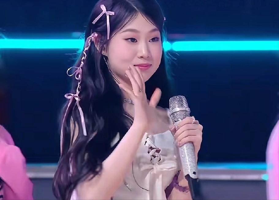 小沈阳被女儿舞台实力碾压！在大湾区晚会上，沈佳润大放异彩。她于舞台之上，尽展独特