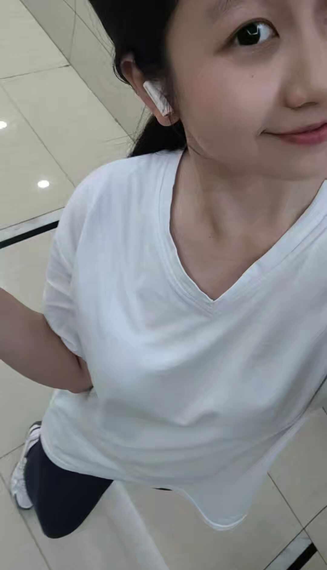 7点半健身完拉腿，洗完澡10点多开始看书流汗不流泪