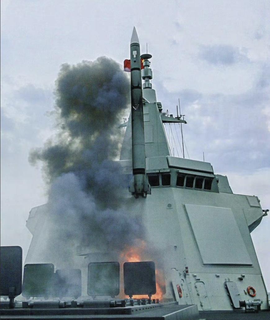 突破美军的认知，055大驱居然发射海红旗9B，来拦截掠海突防的末端拦截导弹，这性