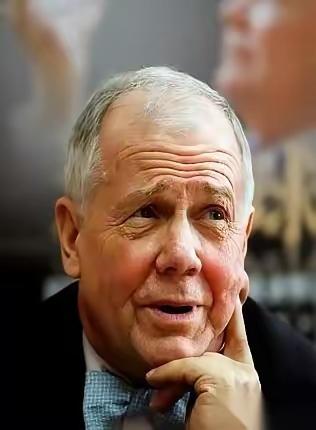 一个跟索罗斯齐名的华尔街老狐狸，最近把自己手里的美国股票，全清仓了。
一股不剩。