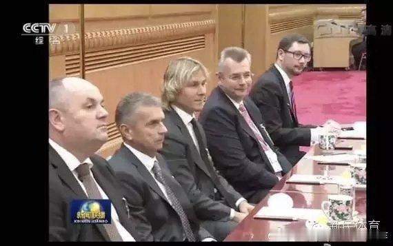 韩国vs捷克 刚刚打开电梯看了一下，捷克队怎么不上内德维德？替补席上好像也没有，
