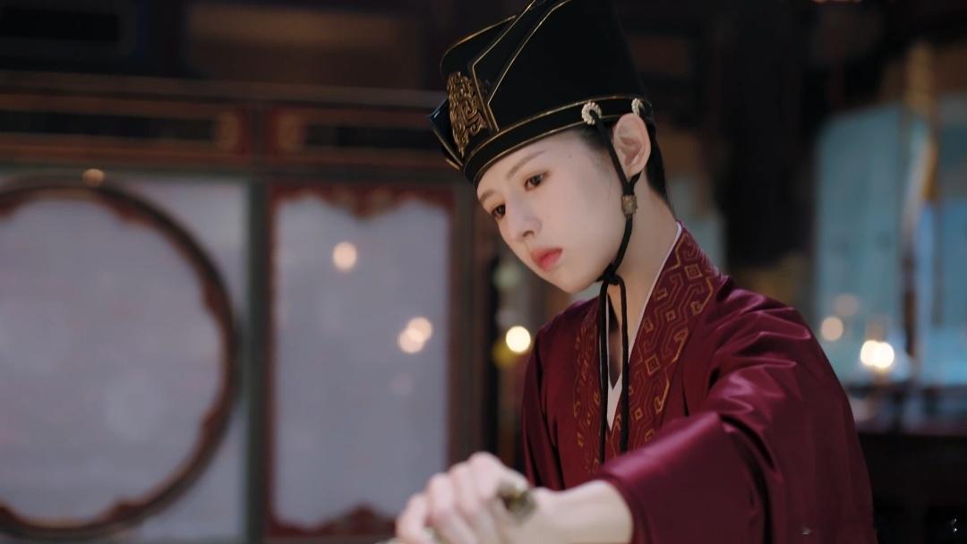 本以为又是老套英雄救美，结果鹤男张耀硬是演出张力拉满的浴池局