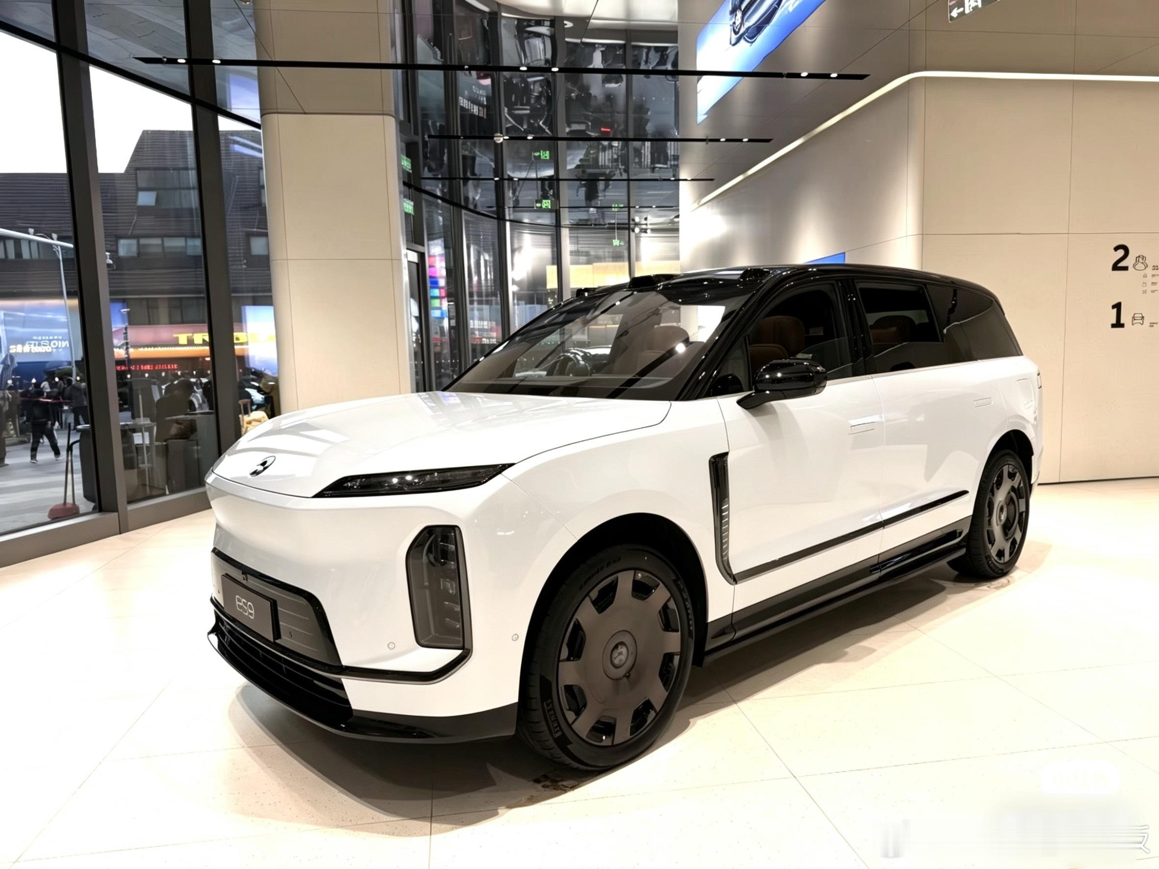 蔚来ES9 白色+玄金套装也不错！特来哥蔚来es9