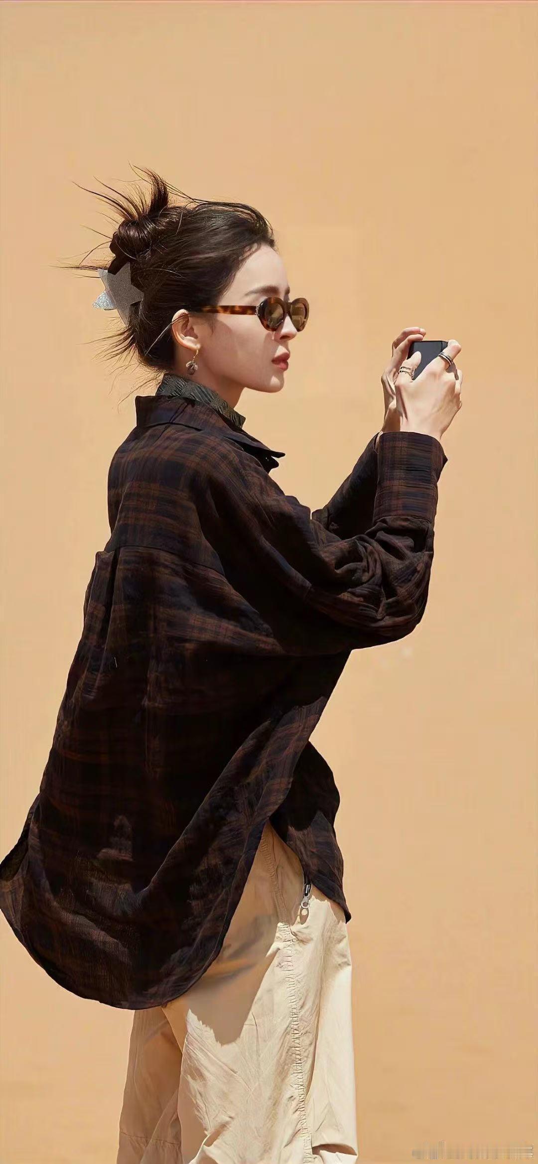 古力娜扎[超话]娜扎密室秋千特训课 谁能想到密室还能上秋千特训课，娜扎全程状态拉