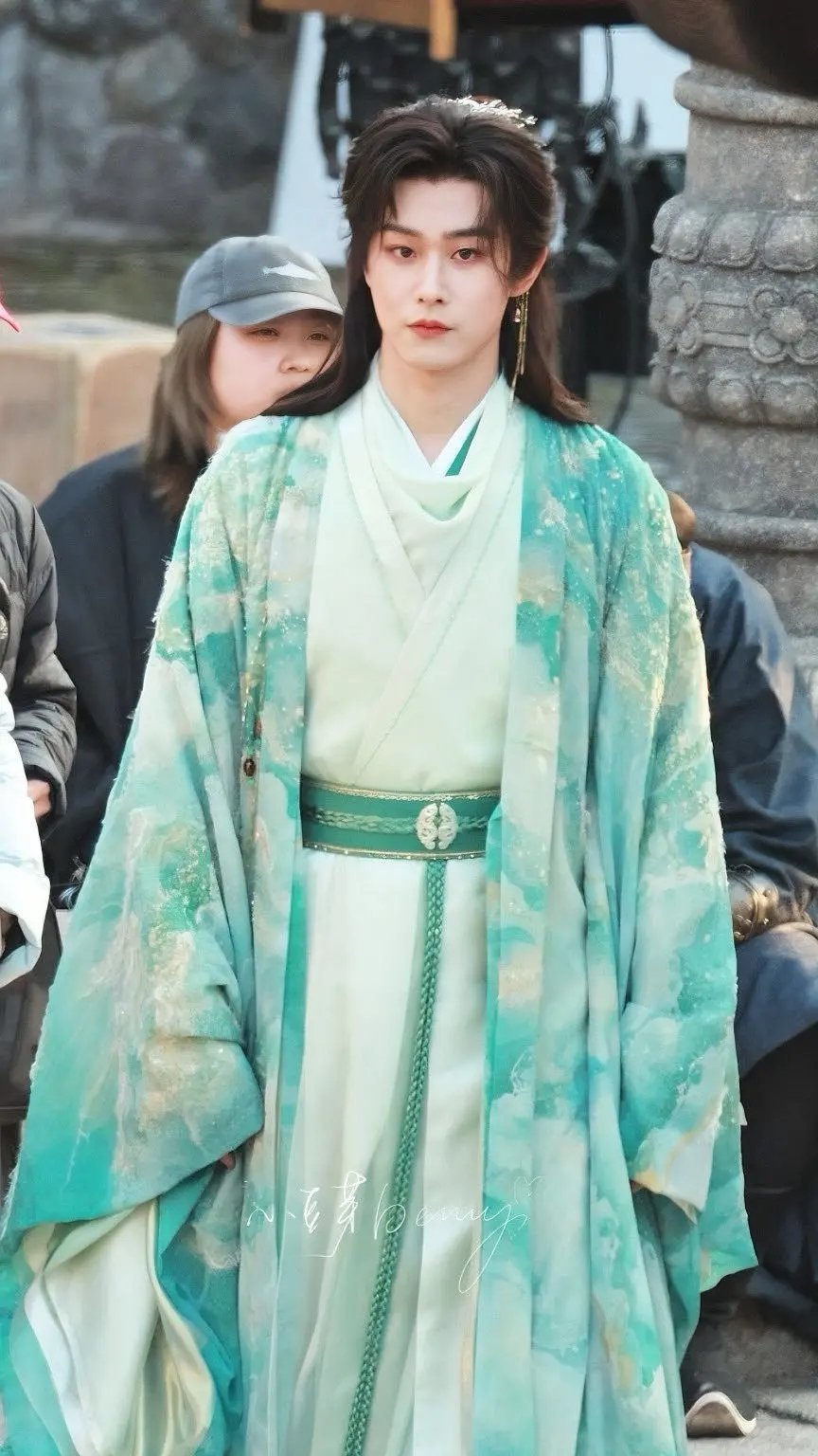 田嘉瑞的妆造怎么这么妖艳？ 