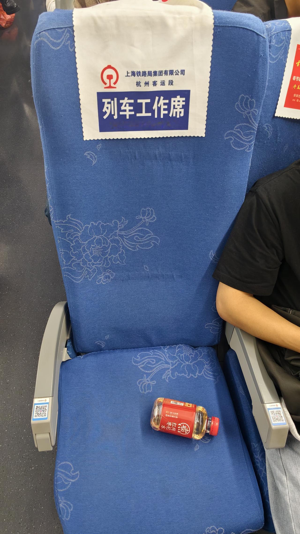 普通爱好者学习易学完全可以免费去学
今晚上和一个温州的朋友聊了一下这个关于易学方