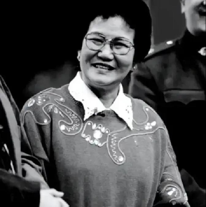 1964年，小叔子盛弘对赵丽蓉说：“嫂子，我哥走3年了，咱俩一起过吧！”赵丽蓉严