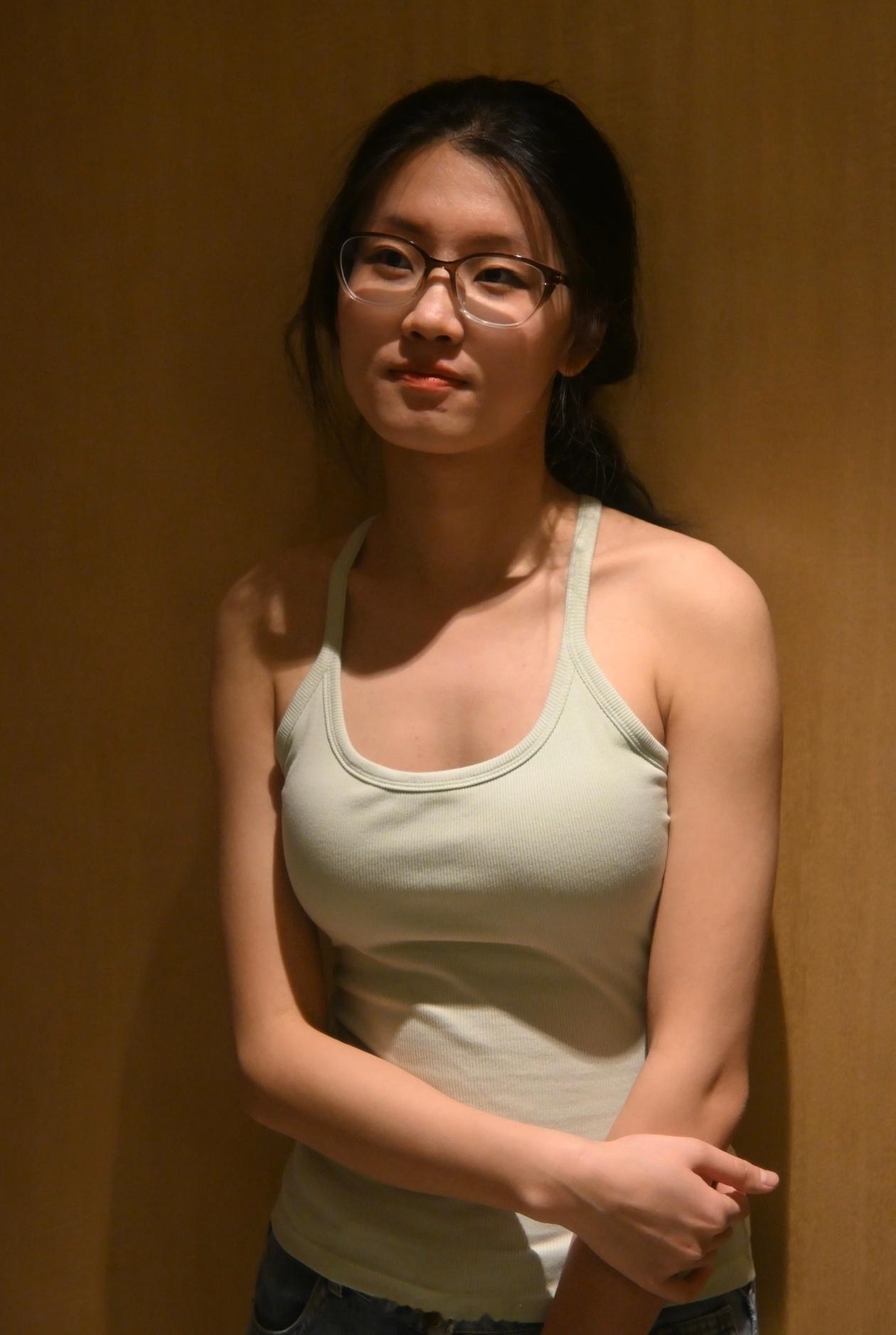 潘达夜间模式 相比病态的白幼瘦审美，我更喜欢健康的阳光身材。你们不懂！