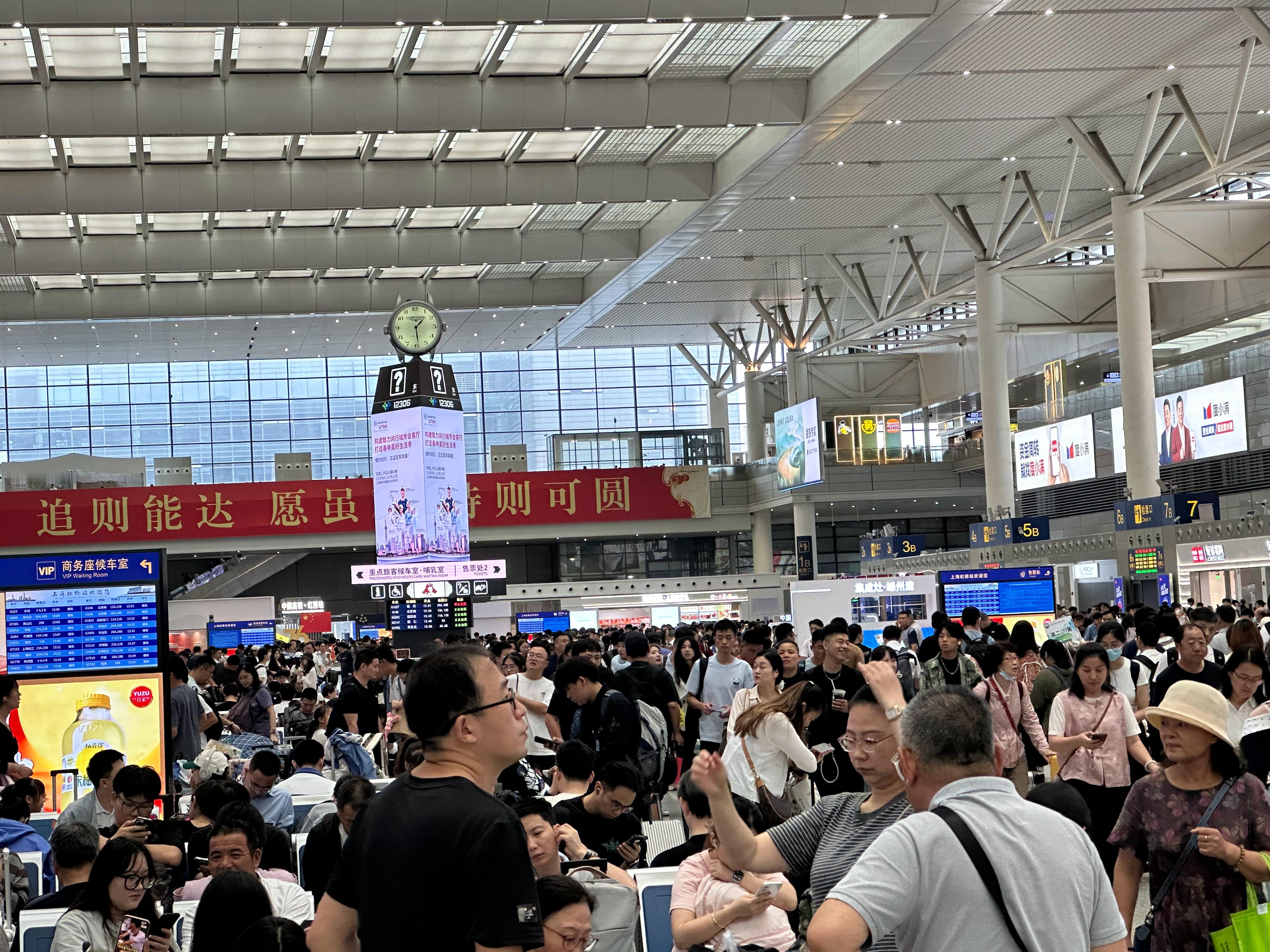 准备开启“饭来张口”模式， 为期8天，暂不支持“早起”功能。国庆回家咯！  ​​