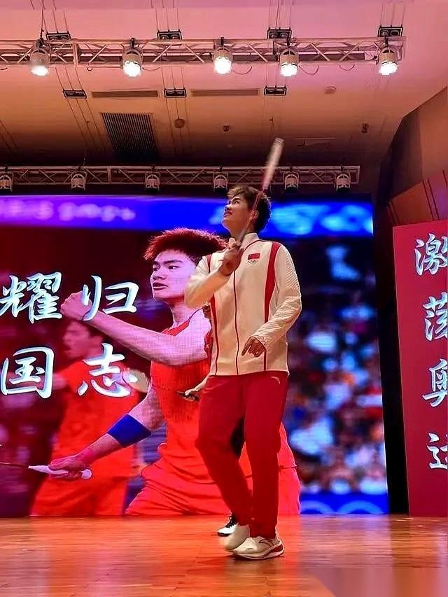 6连败。
羽超，全运会，换着搭档地输。
说真的，看到梁伟铿这个战绩，我第一反应不