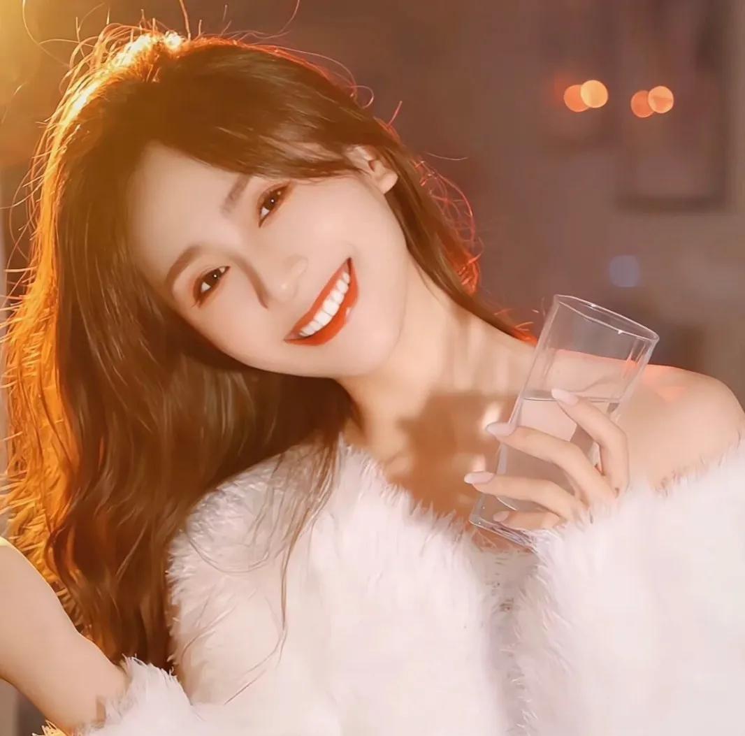 给婚外情里的男人提个醒：
如果你动了她的“奶酪”，她会头也不回的跟你分手，哪怕你