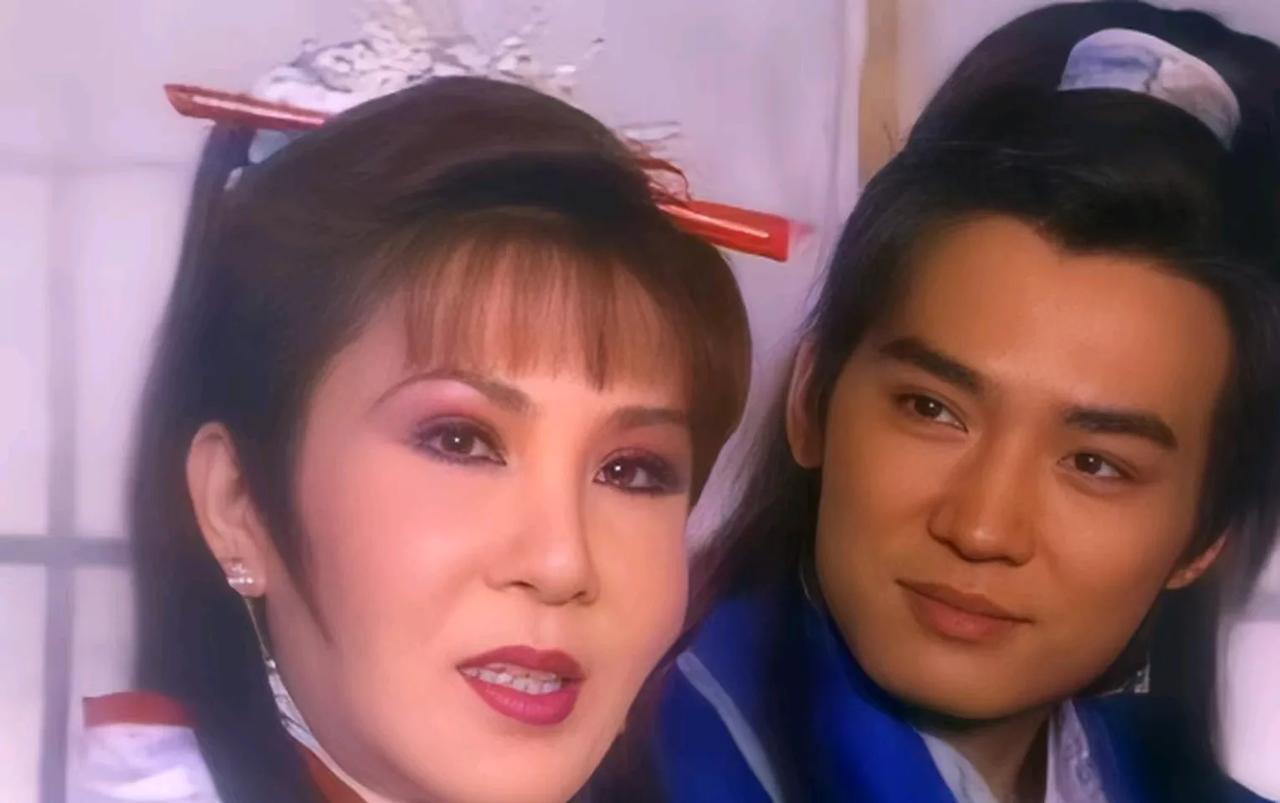 1998 年，焦恩俊怕赔偿 1000 万的违约金，只好硬着头皮跟看似 60 岁的