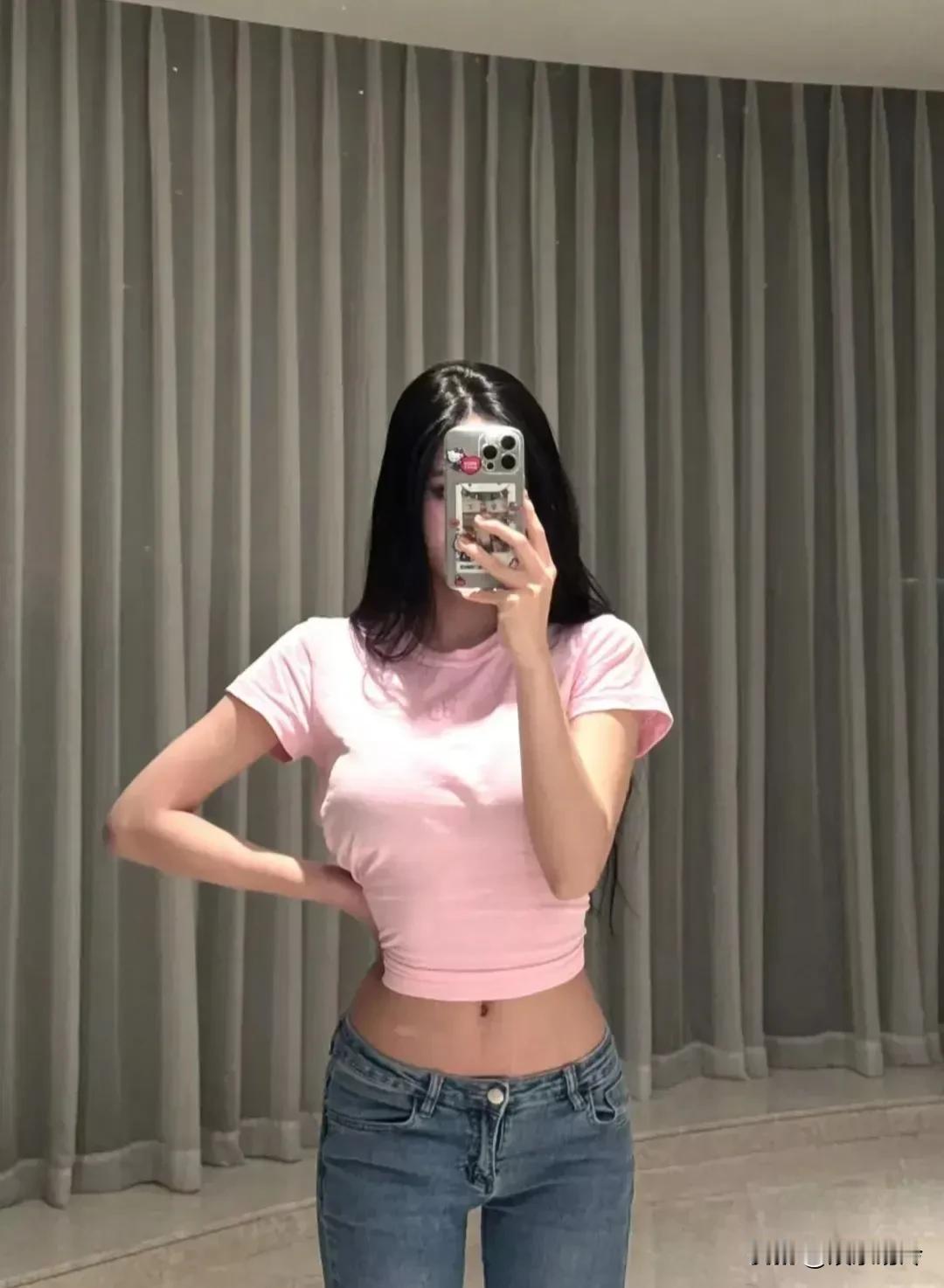 同样是把儿女当成摇钱树，大S和小S的做法完全不同。

小S是对3个女儿是定位明确