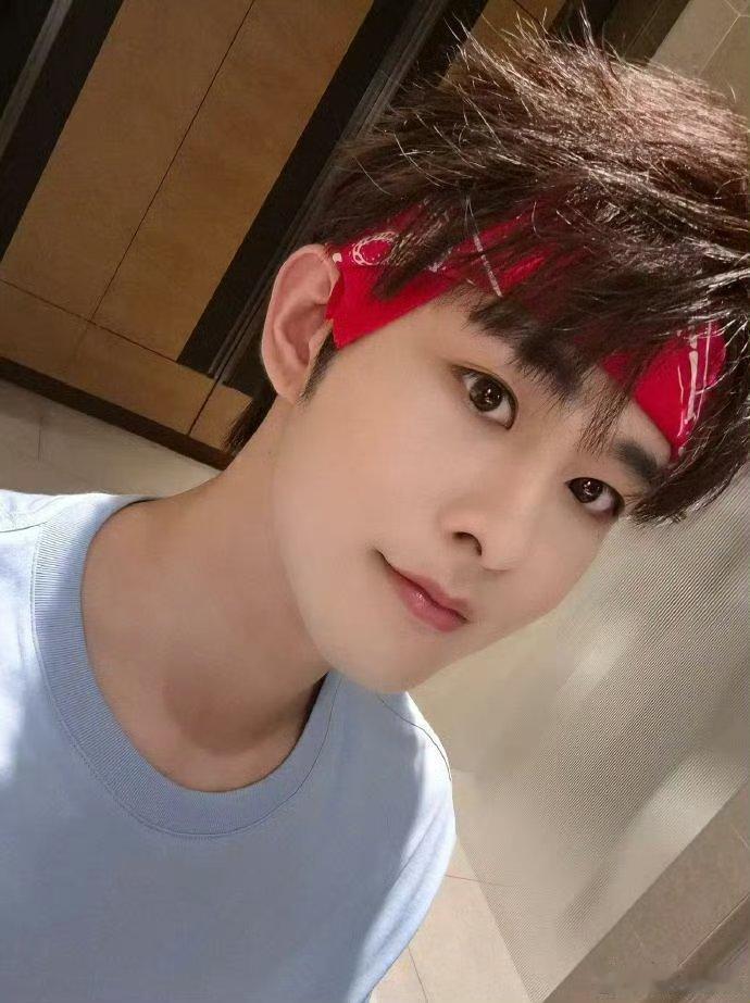 田嘉瑞好好的帅哥偏偏长了张嘴田嘉瑞简直是开口碎本尊！静态是文艺片男主，动态是喜剧