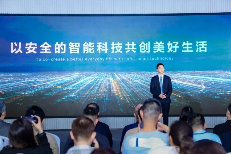 驭智·向前，2026萤石品牌新品发布会：以安全的智能科技，共创美好生活新范式