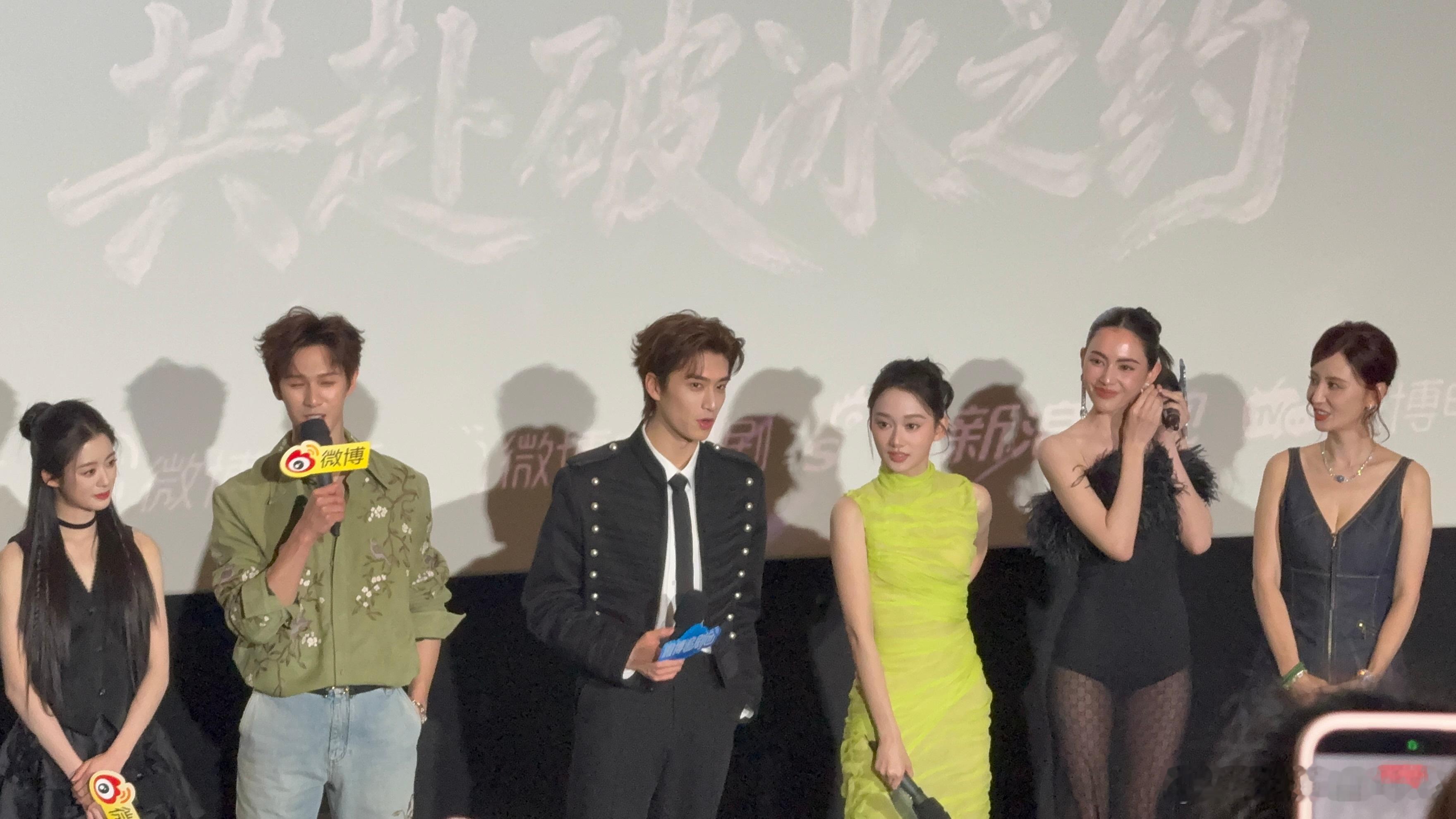 张萌爆料李昀锐张康乐穿老头衫小林前一秒还在看热闹，下一秒就被问晚上怎么穿老头衫，