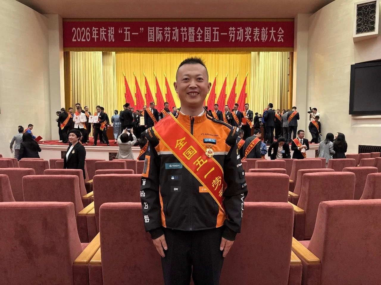 淘宝闪购12位城市骑士获得全国五一劳动奖章。真棒啊！