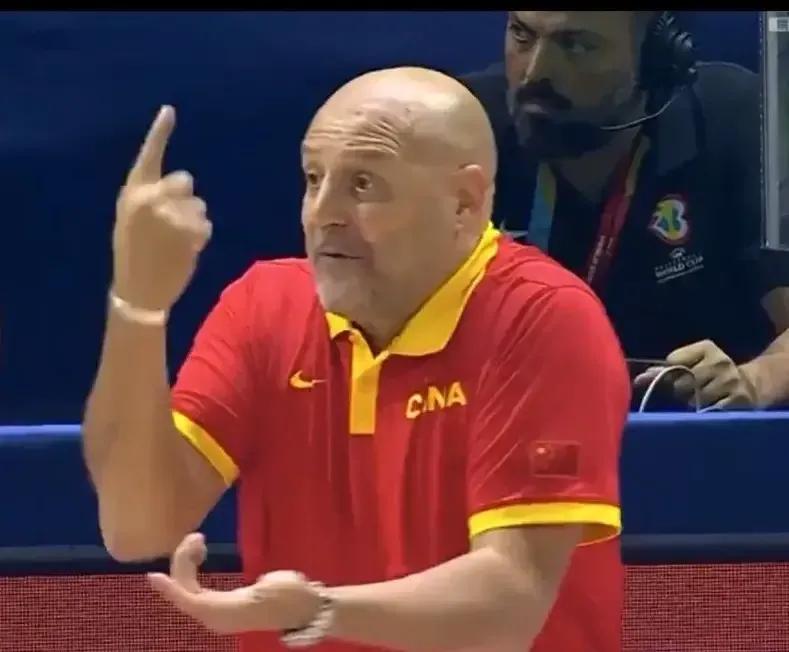 乔杰科维奇真的是世界名帅吗，这临场应变能力也太差了吧[捂脸][捂脸][捂脸]

