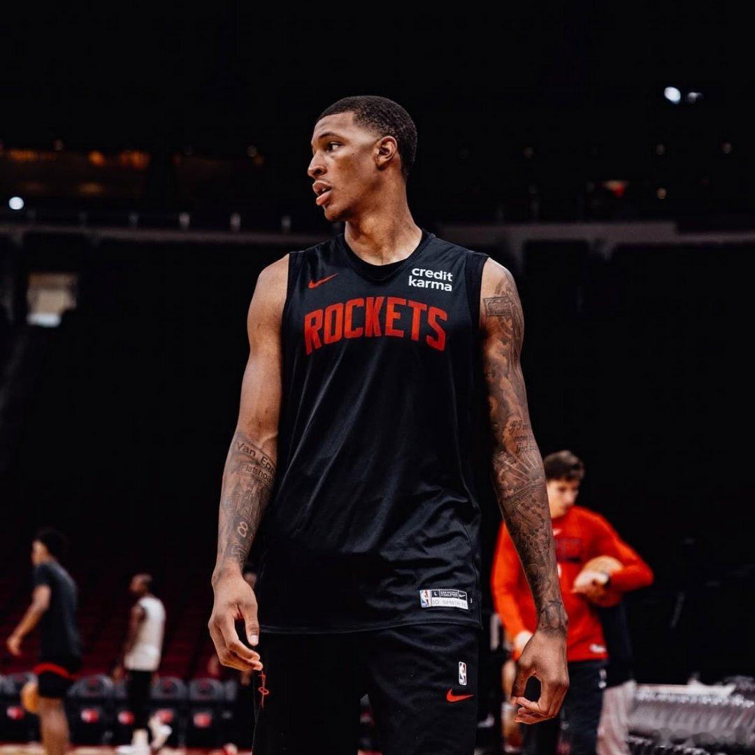 小贾今天22分8板3助2记三分19投10中稳定输出，在失利中的一场扎实表现小贾本