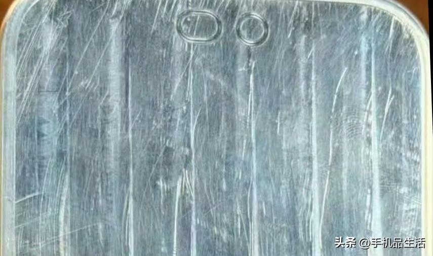 曝苹果iPhone18系列进一步缩小灵动岛集成！

近日，有数码博主爆料称，苹果