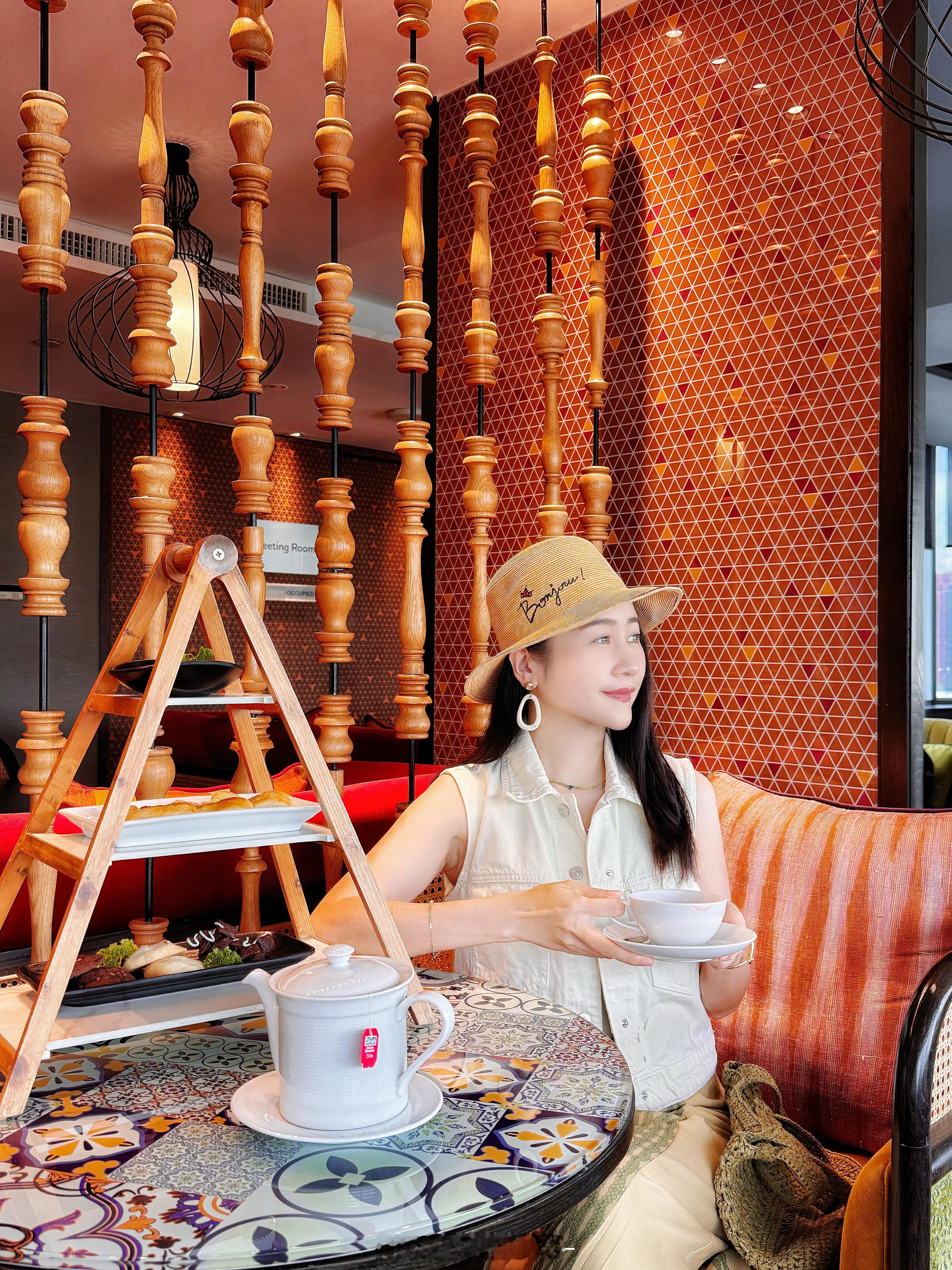 顺利忙完工作之余，也有把自己照顾得很好。任何一个地方都有至美至暗的两面，来了几十