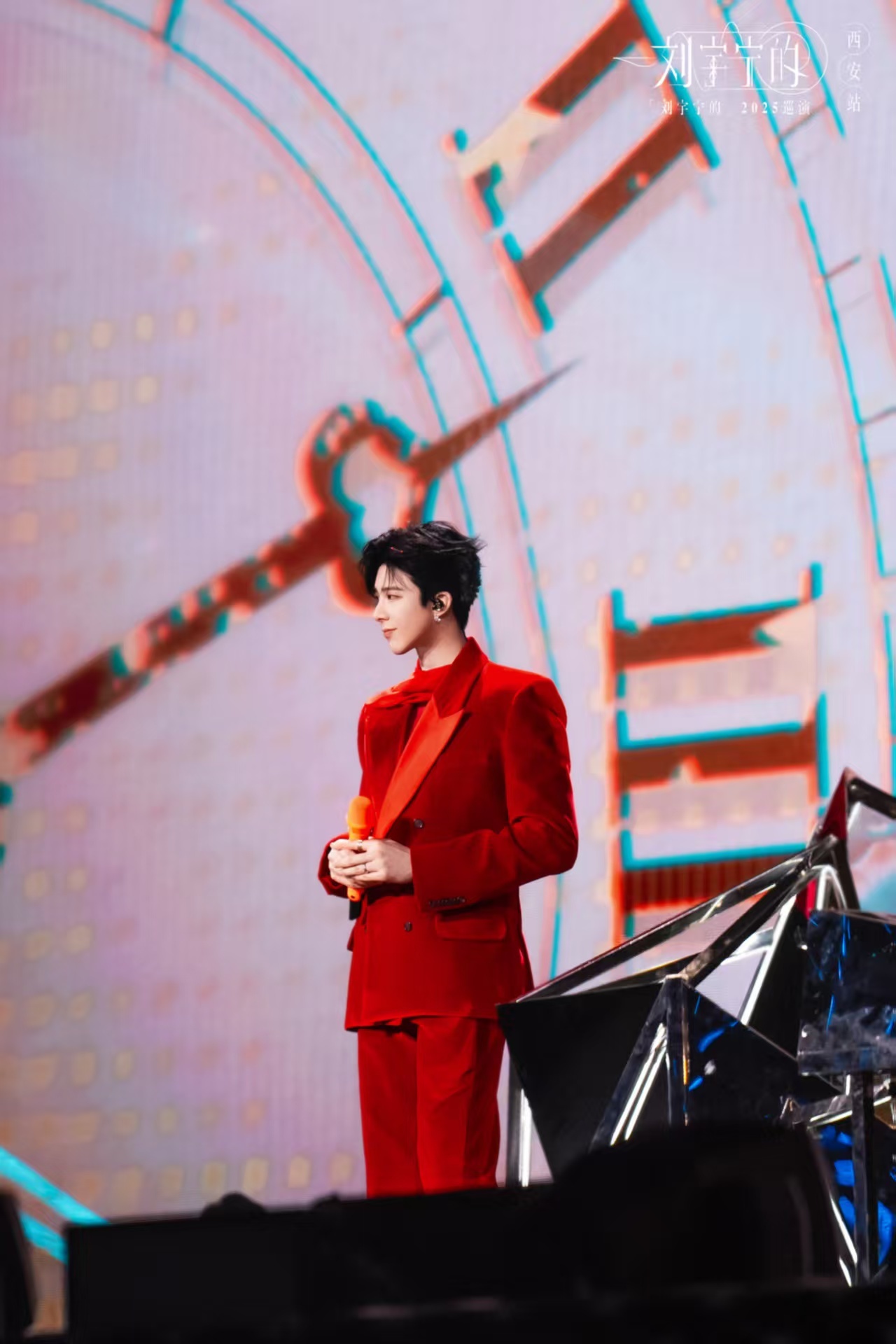 刘宇宁西安演唱会出图刘宇宁以眼神诠释真挚心迹刘宇宁西安演唱会出图，帅，[嘻嘻][