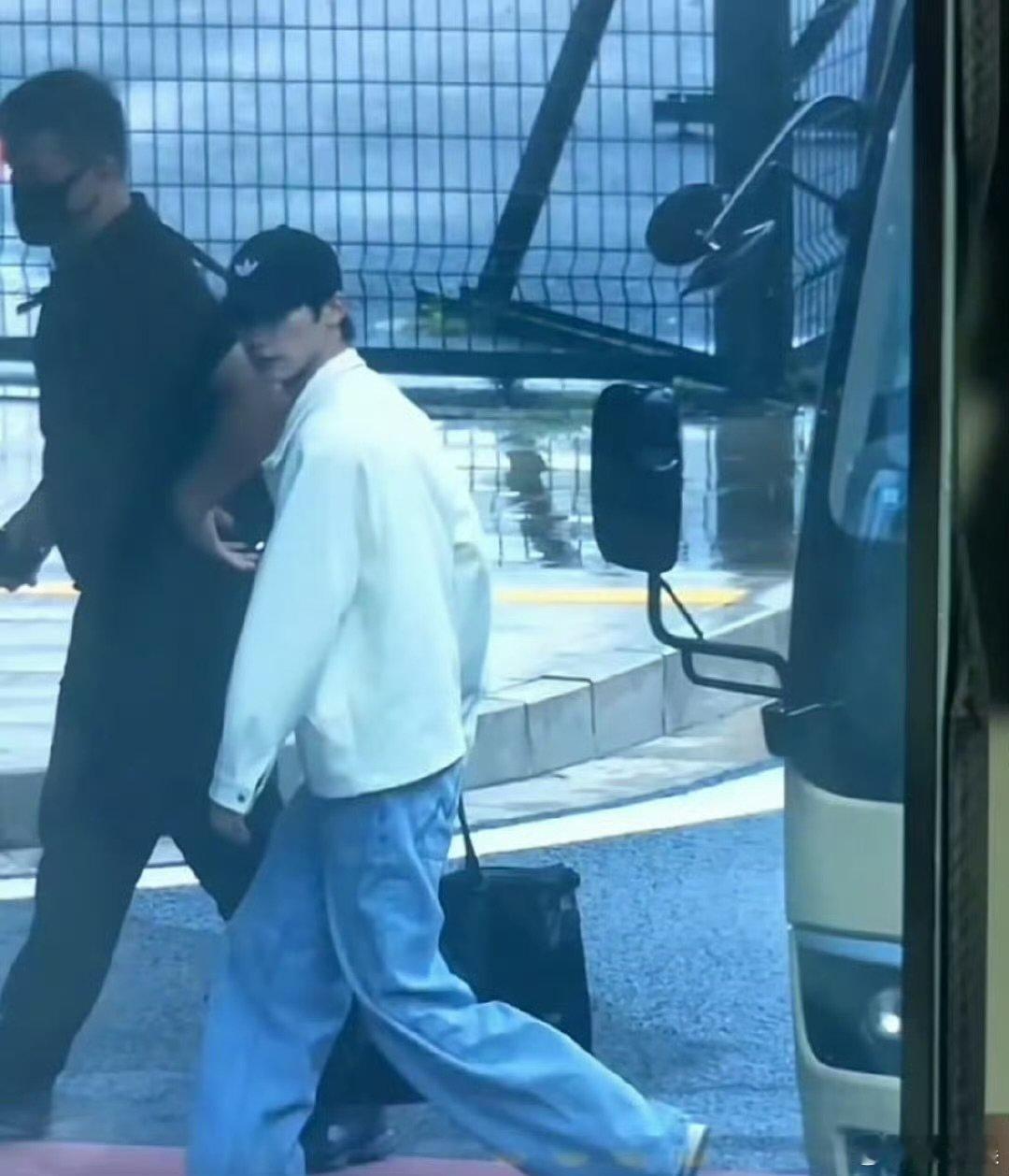 梓渝扬州出发贵阳梓渝扬州出发贵阳音乐节路透梓渝扬州出发贵阳，期待音乐节舞台啦。 