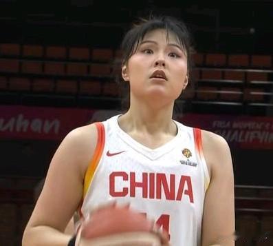 女篮世界杯资格赛，中国队81：68战胜马里队，取得开门红。整场比赛，李月汝表现十