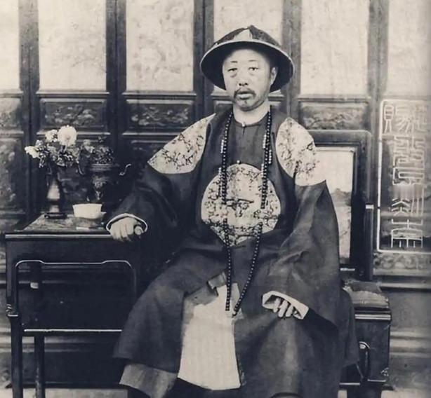 清朝王爷为何不惜激烈争夺皇位，而不能像明朝宗室那样安享闲散生活？

看清朝历史，