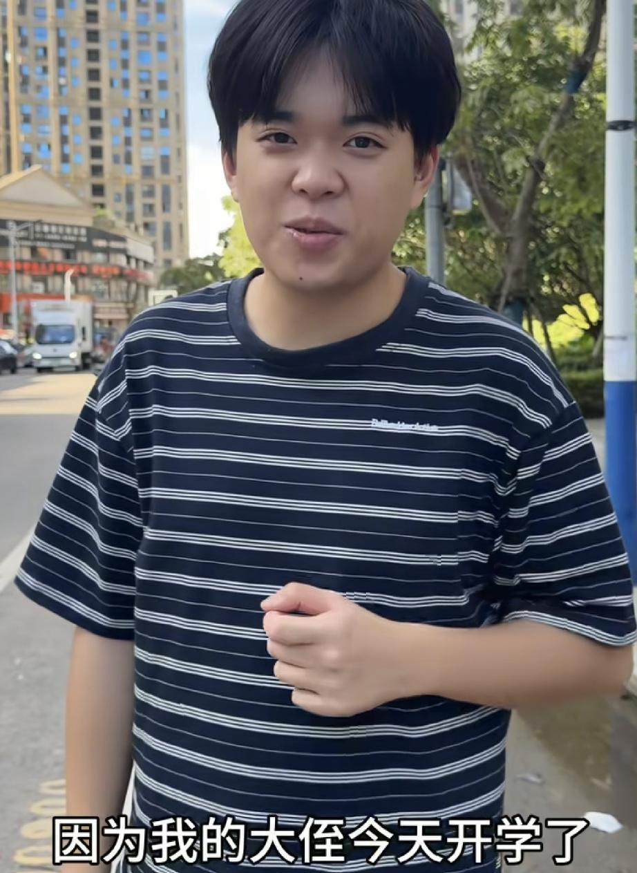 大厉厉嫂不在，金牌翻译送侄子上学
金牌翻译女朋友1个举动厉嫂要请她们吃饭

昨天